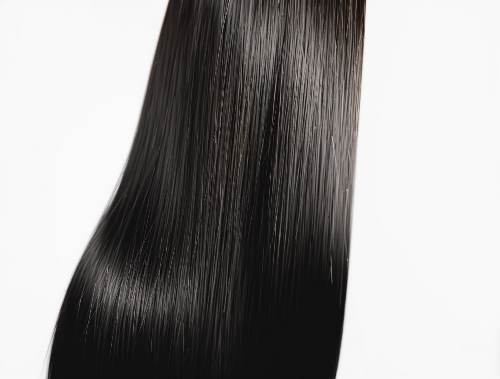 Keratin bakımı sonrası parlak ve pürüzsüz saç örneği